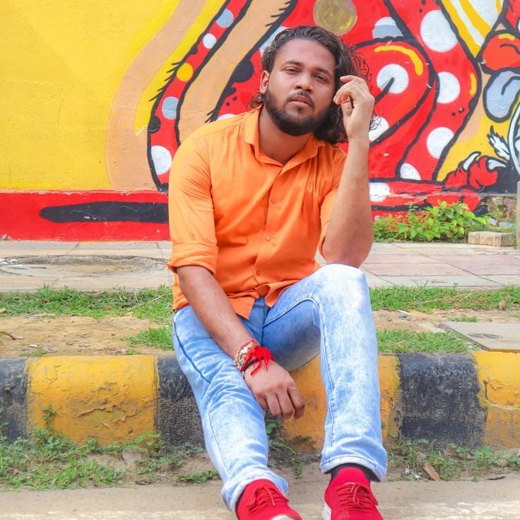 Liam Thompson - Founder of NivenZuraViloVradulo